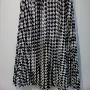 Designer black and white midi skirt like new